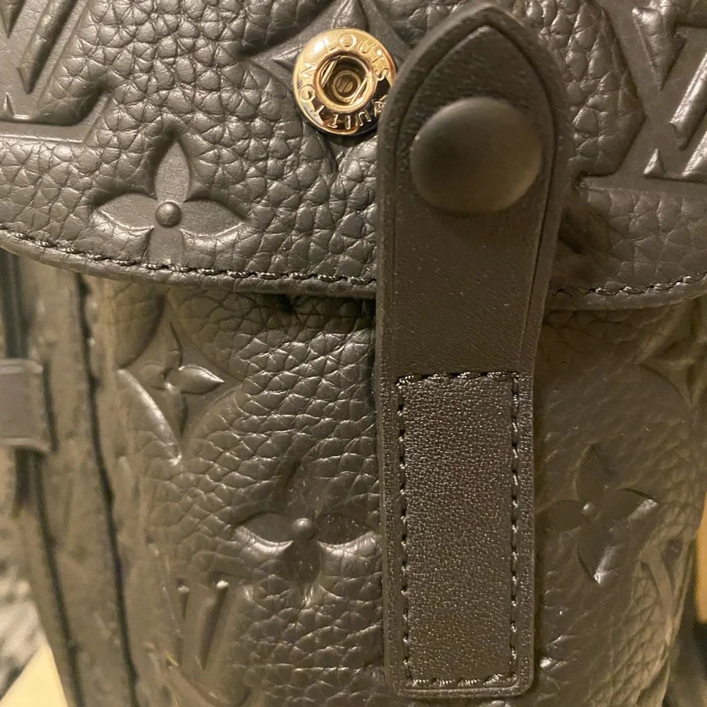 Louis Vuitton CHRISTOPHER MM - Picture 14 of 17